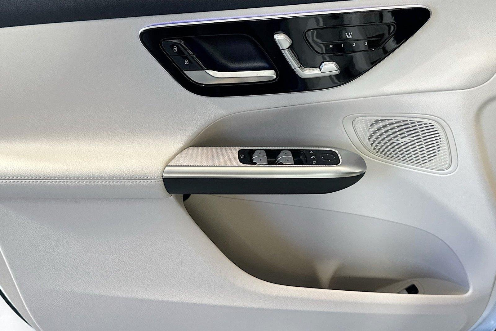 New 2026 Polar White Mercedes-Benz GLC 300 image 16