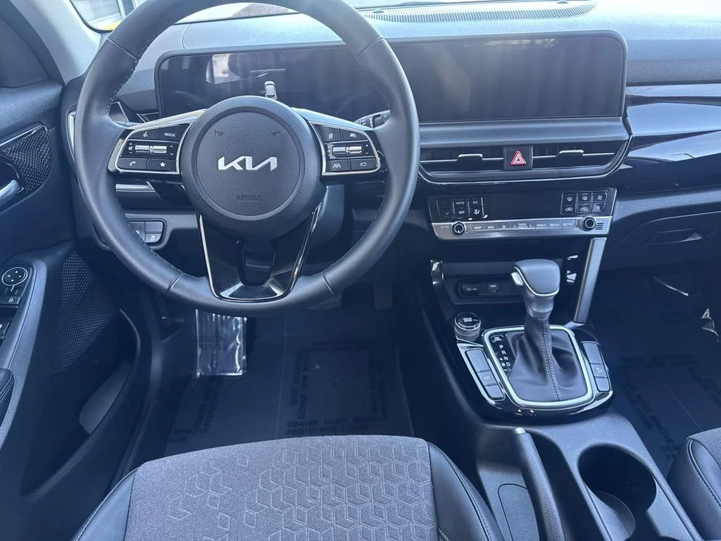 Used 2026 White Kia S image 15
