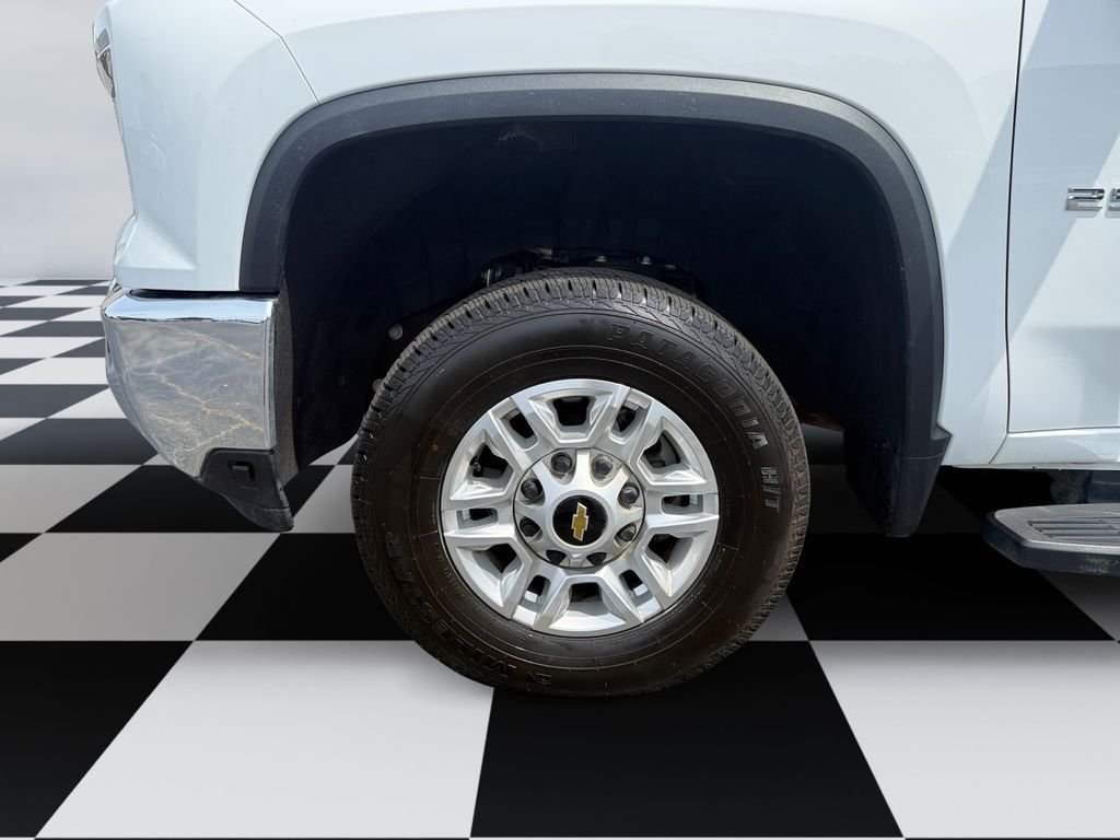 Used 2025 White Chevrolet LT image 14