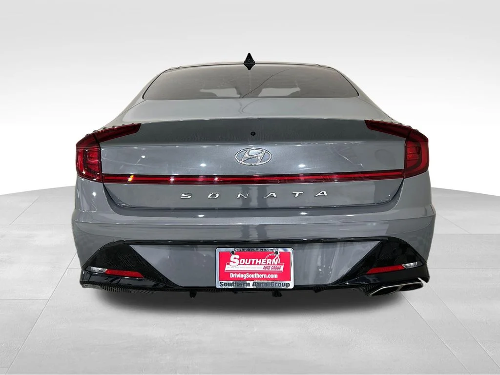 Used 2022 Gray Hyundai SEL image 4