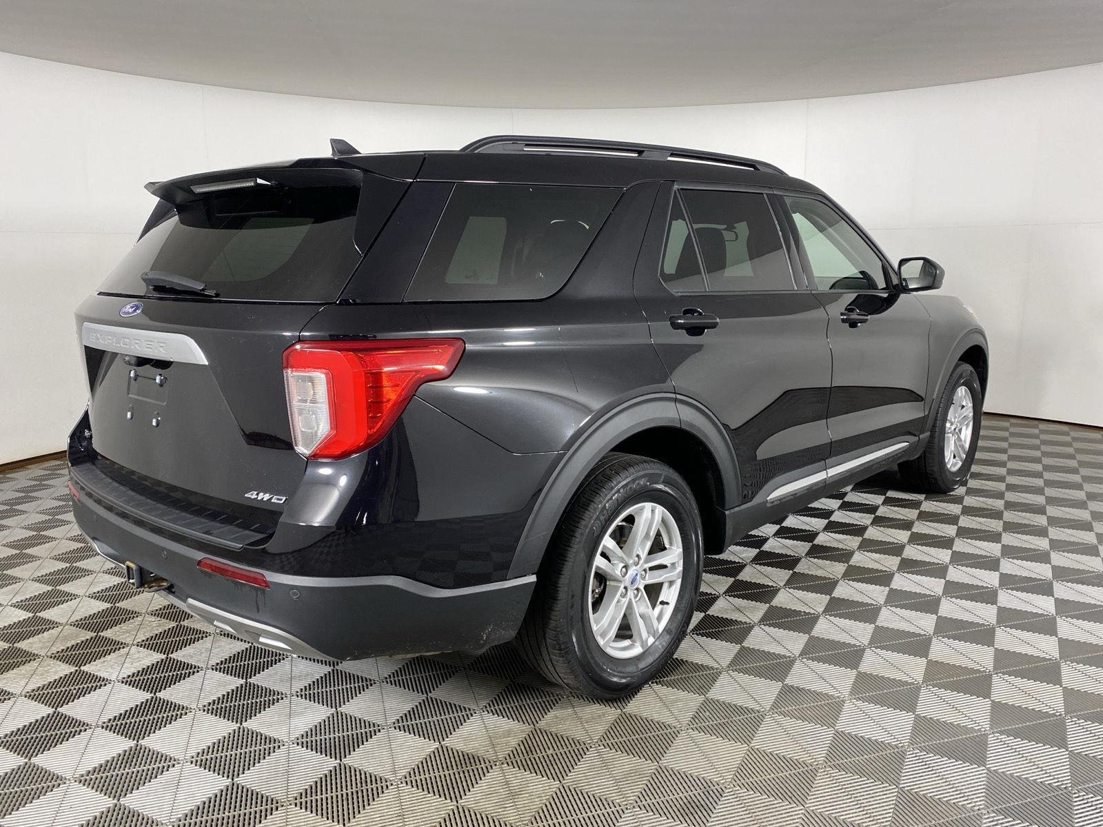 Used 2023 Black Metallic Ford XLT image 16