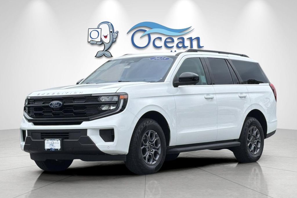 Used 2025 Oxford White Ford Active image 9