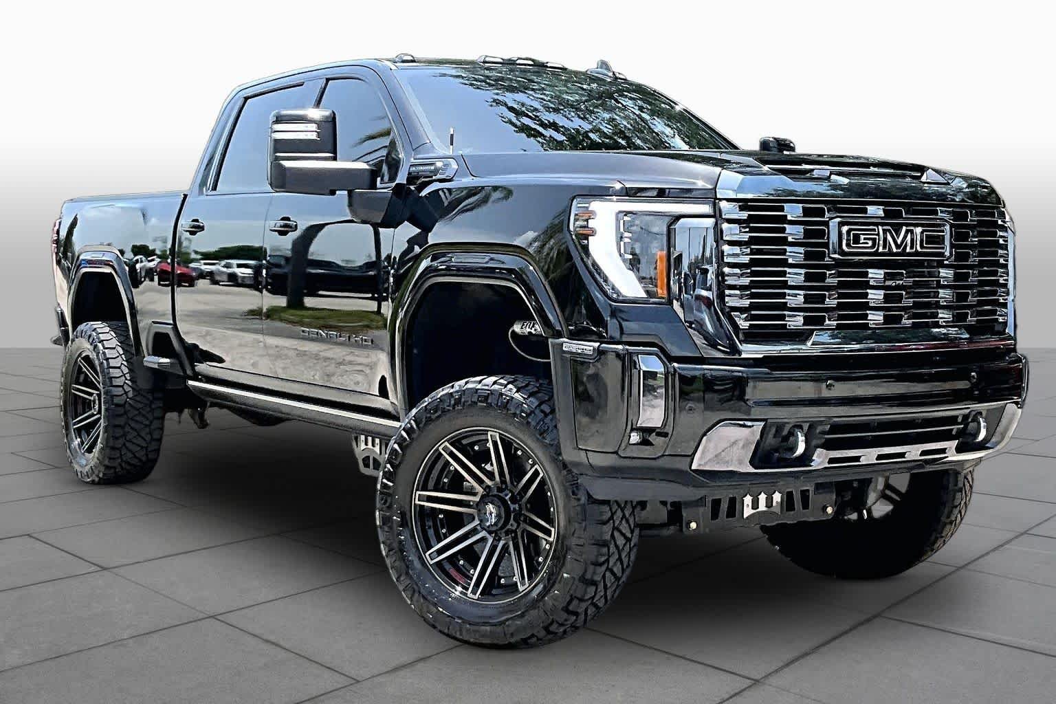 Used 2024 Onyx Black GMC Denali Ultimate image 3
