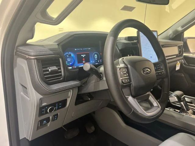 2025 Ford F-150 Lightning Flash - Photo 9