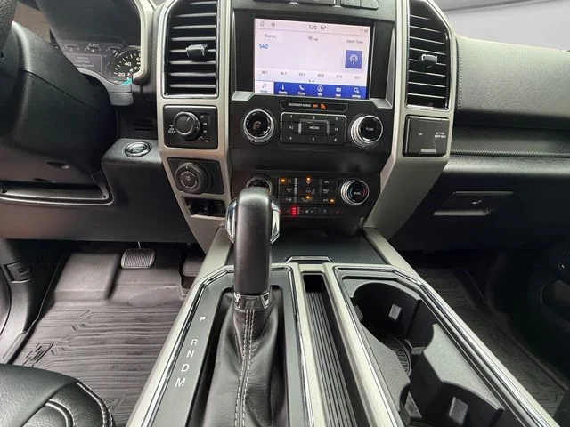 Used 2020  Ford Lariat image 12