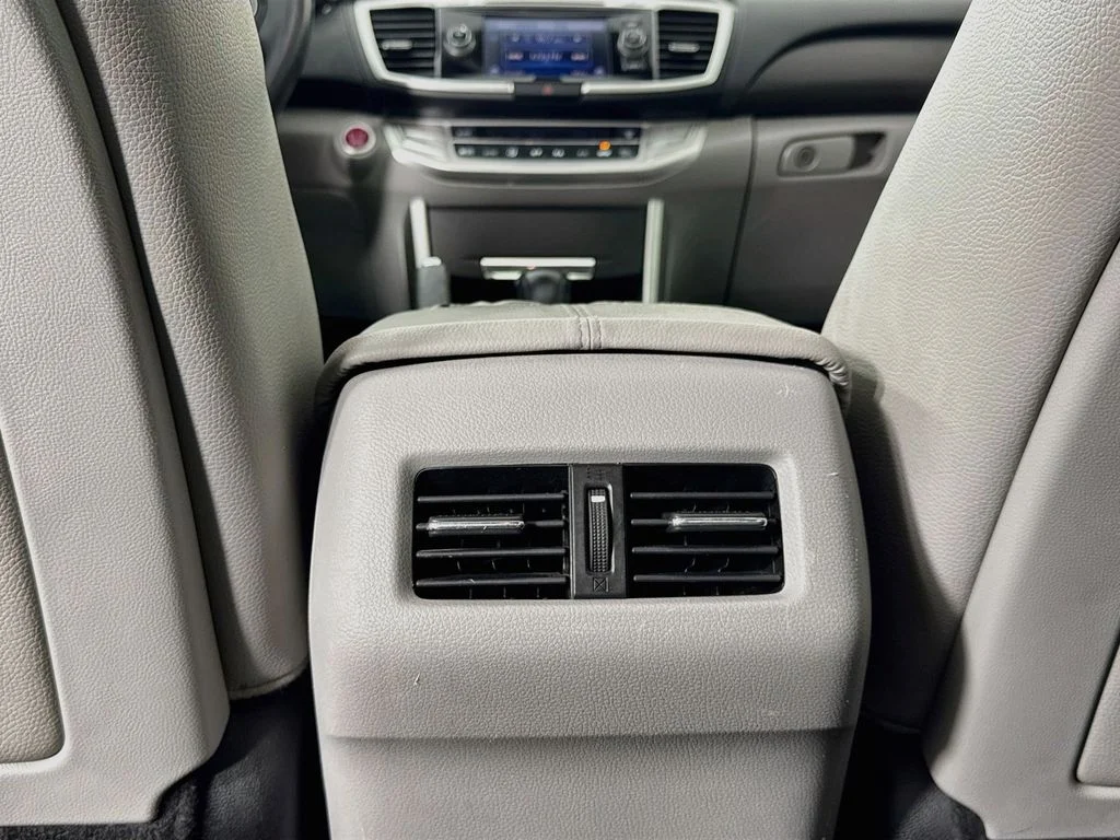 Used 2014 Silver Honda EX-L image 31