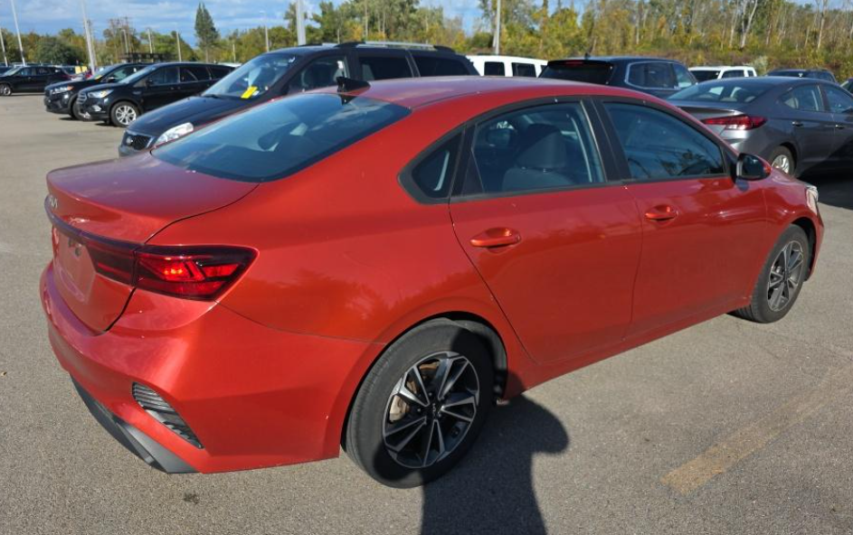 Used 2023 Red Kia LXS image 6