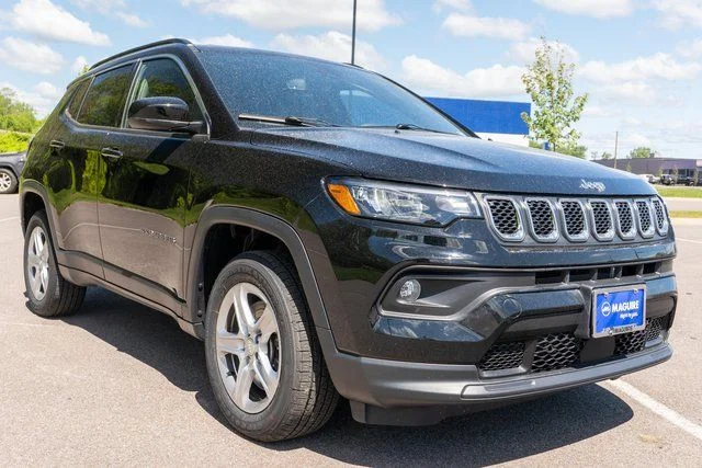Used 2023 Black Jeep Latitude image 4
