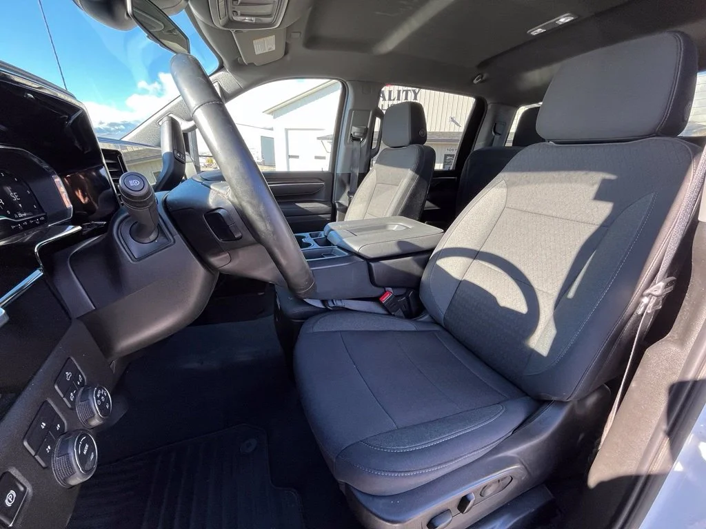 Used 2025 White Chevrolet LT image 9