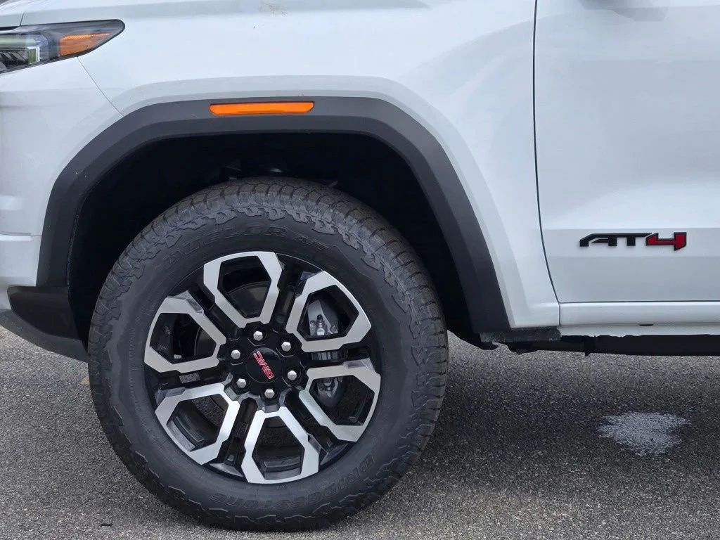 New 2026 Summit White GMC AT4 image 31