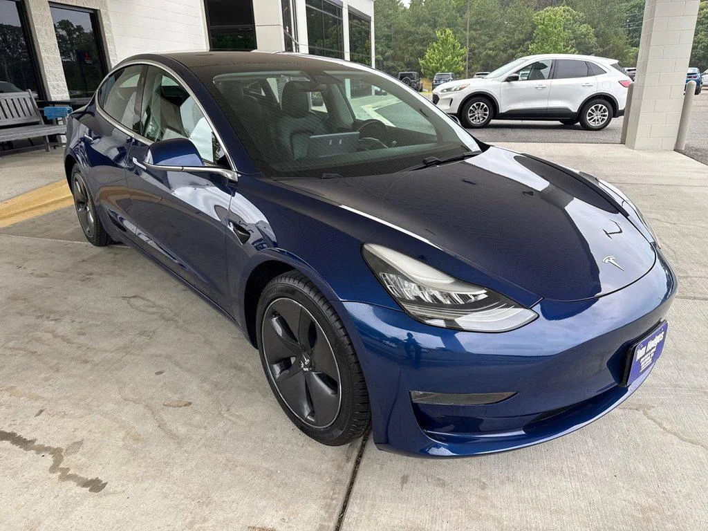 Used 2018 Deep Blue Metallic Tesla Long Range image 3
