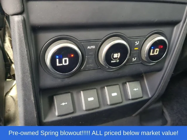 Used 2020  Land Rover SE image 40