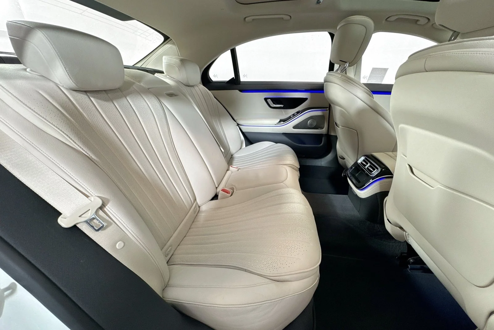 Used 2023 Manufaktur Diamond White Mercedes-Benz S 500 image 25