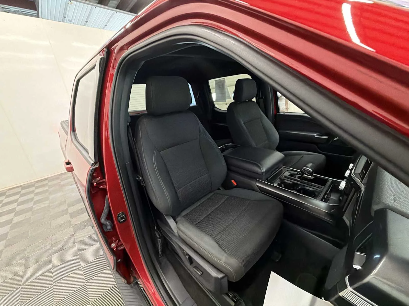 Used 2022 Rapid Red Metallic Tinted Clearcoat Ford XLT image 23