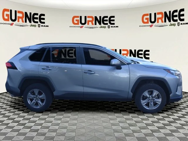 Used 2023  Toyota XLE image 2