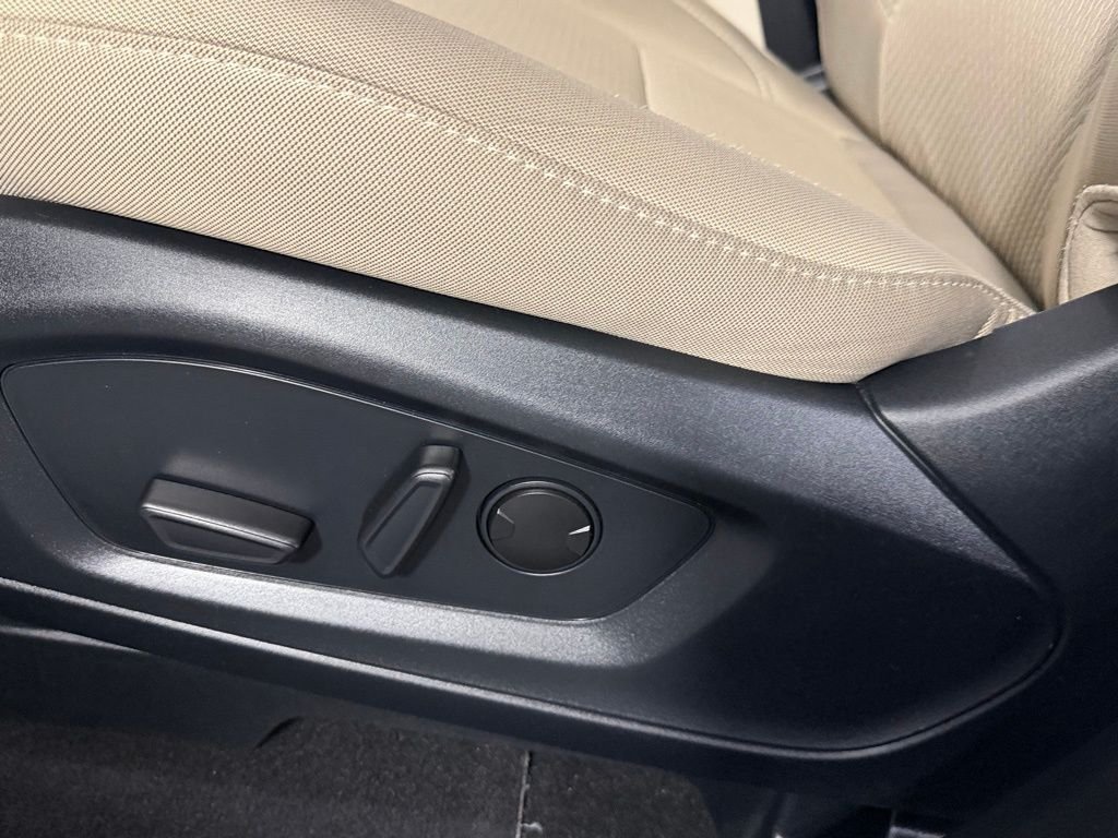 Used 2023 White Ford XLT image 21
