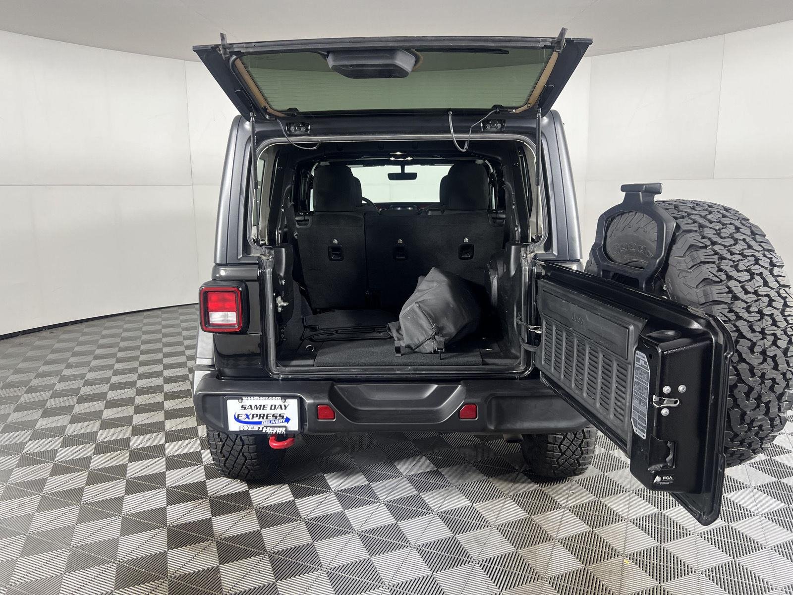 Used 2023 Black Clearcoat Jeep Rubicon image 10