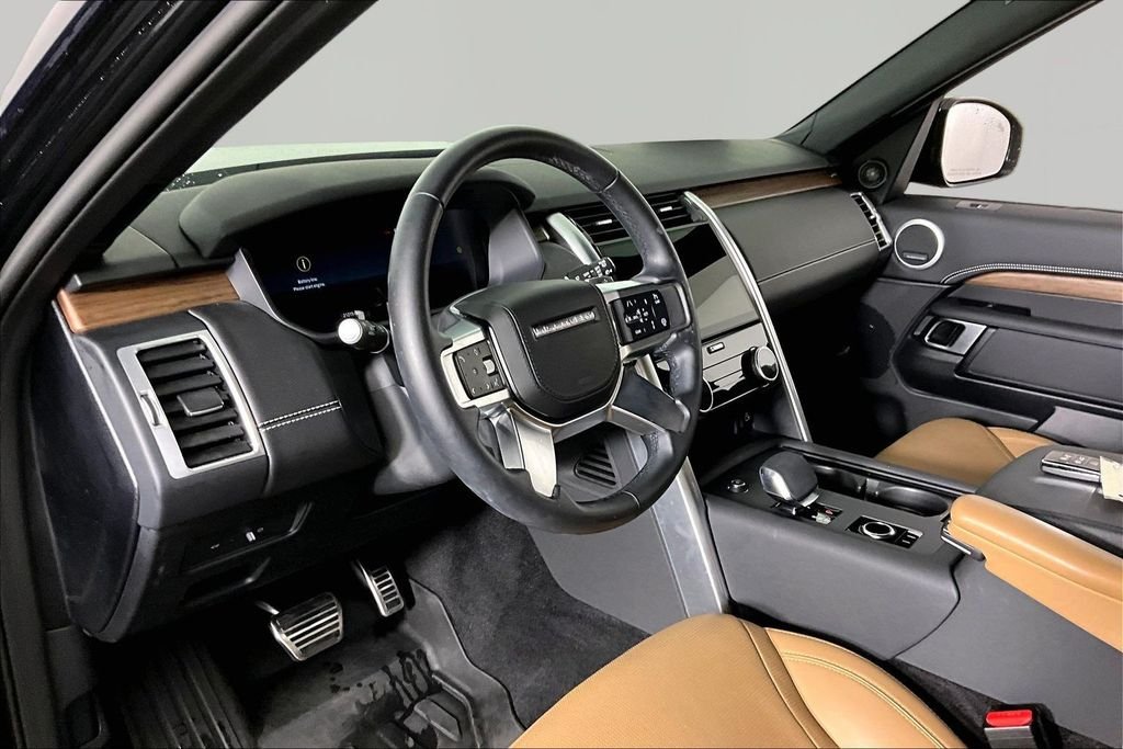 Used 2024 Black Land Rover Dynamic SE image 16