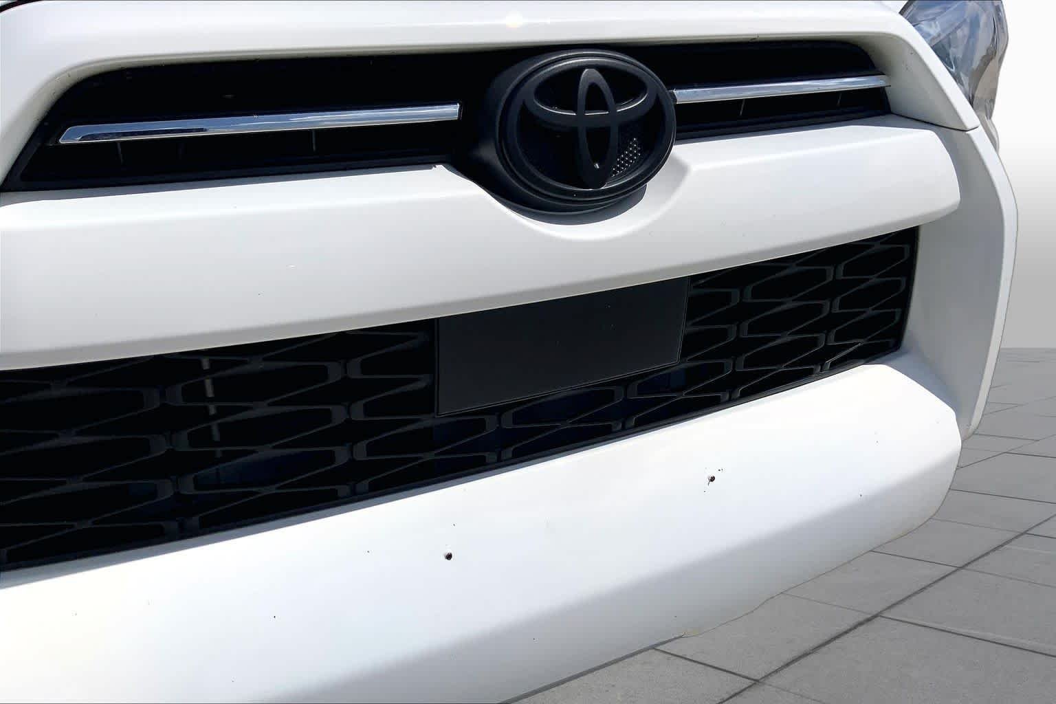 Used 2022 White Toyota SR5 image 29