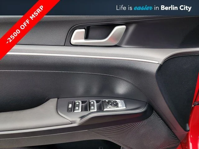 2025 Kia K5 LXS - Photo 25