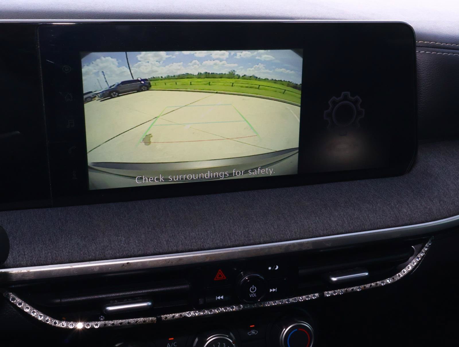 Used 2025 Super Black Nissan SV image 21