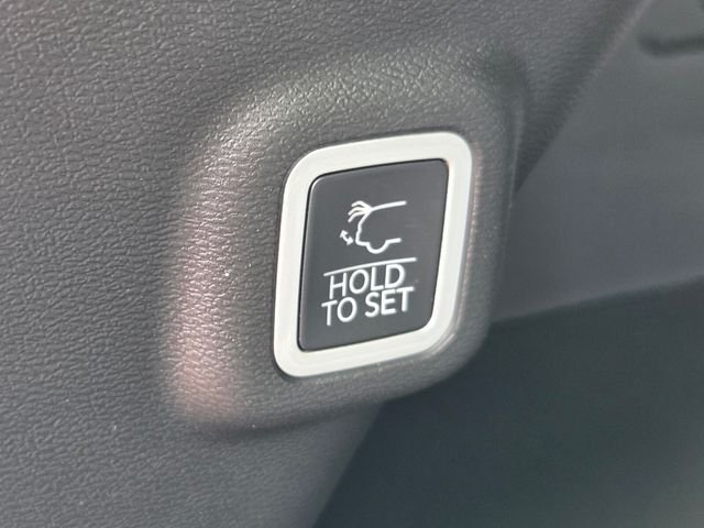 New 2026 Bright White Clear-Coat Exterior Paint Jeep Limited image 27
