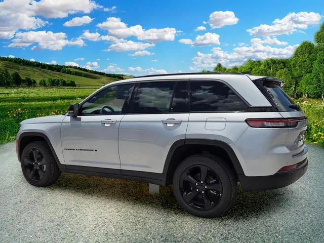 New 2026 Silver Zynith Exterior Paint Jeep Limited image 4