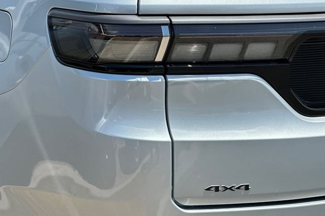 New 2026 Silver-Zynith Exterior Paint Jeep Limited Reserve image 27