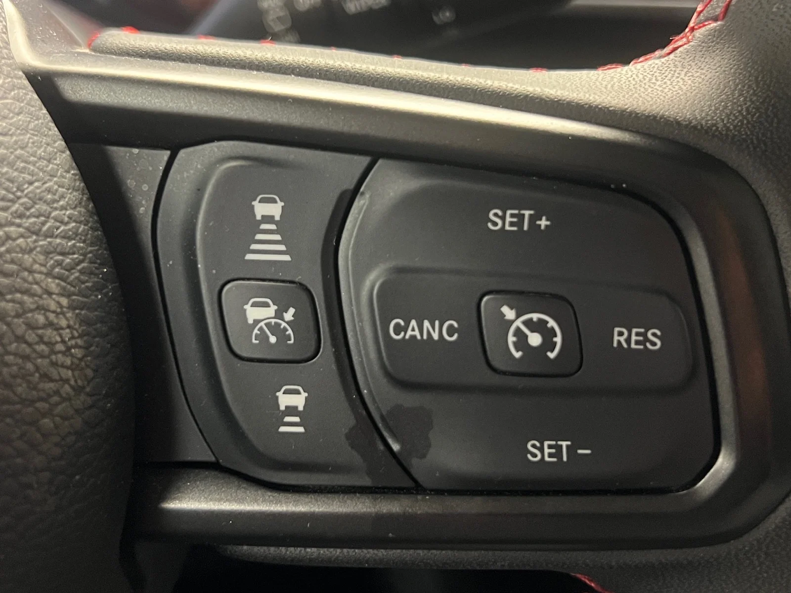 Used 2025  Jeep Rubicon image 13