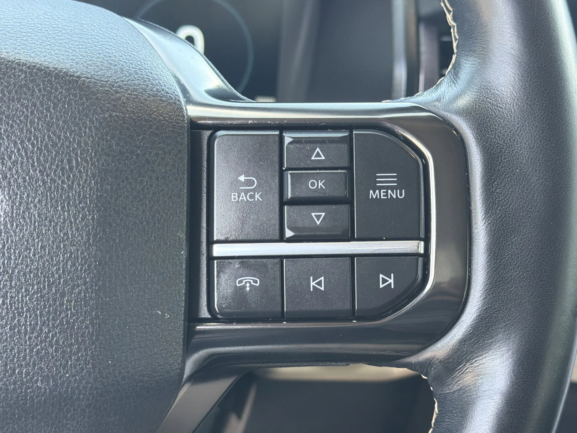Used 2022 Black Metallic Ford Platinum image 29