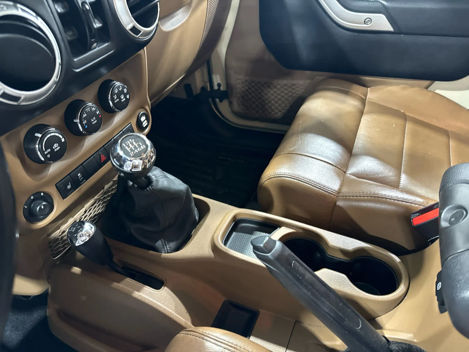 Used 2012 Tan Jeep Rubicon image 19
