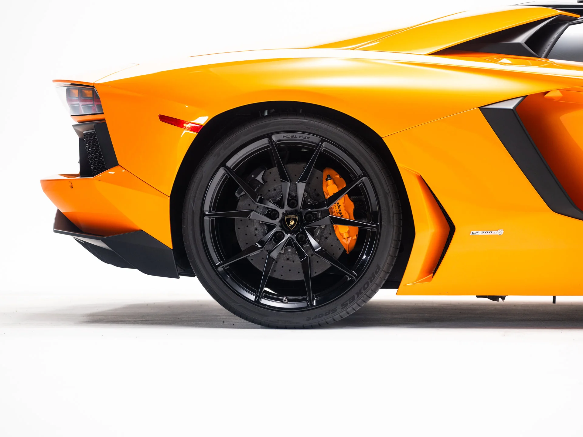 Used 2016 Arancio Atlas Pearl Effect Lamborghini LP700-4 image 12