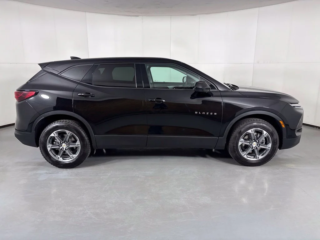 Used 2025 Black Chevrolet LT image 9