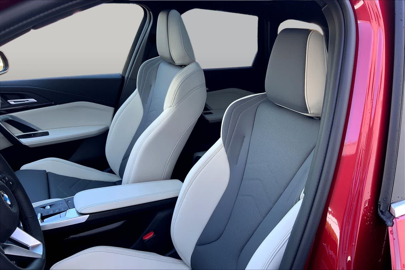 New 2026 Vegas Red Metallic BMW xDrive28i image 9