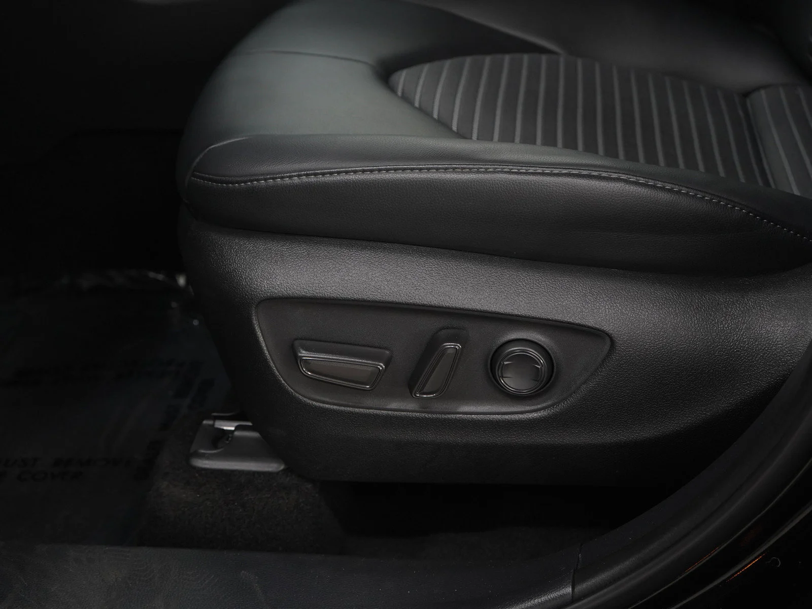 Used 2025 Black Toyota XSE AWD (Natl) image 23