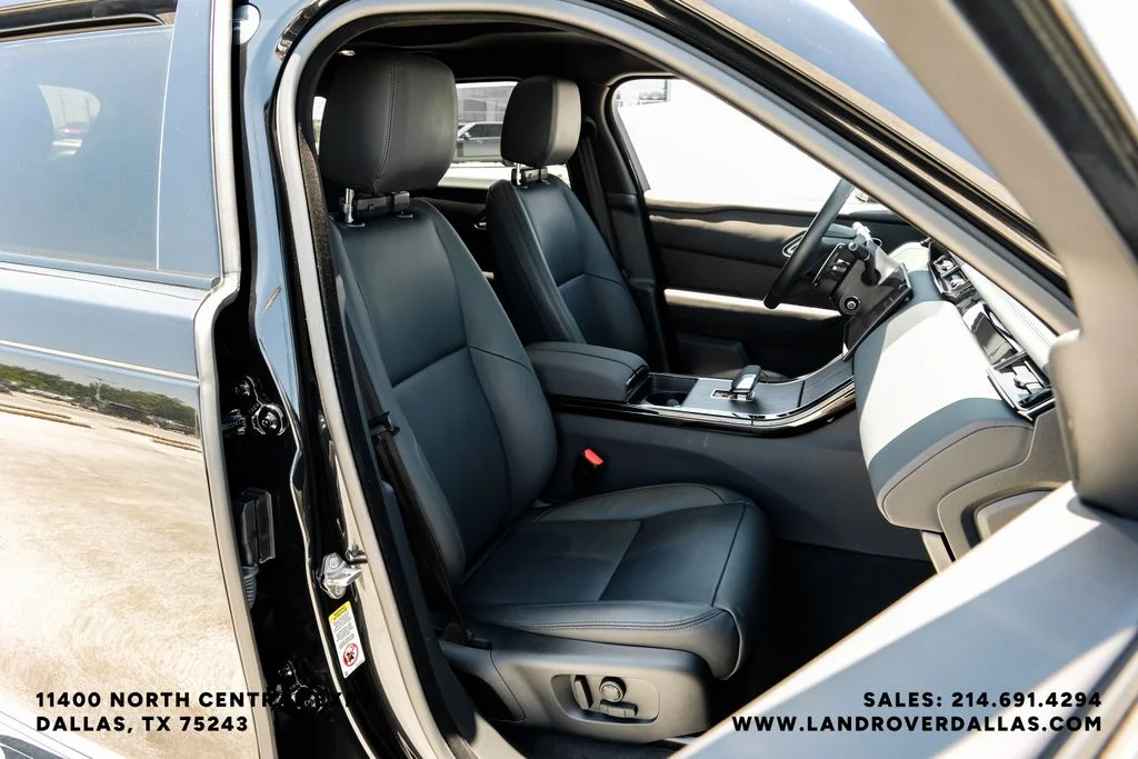 Used 2026 Black Land Rover Dynamic SE image 33