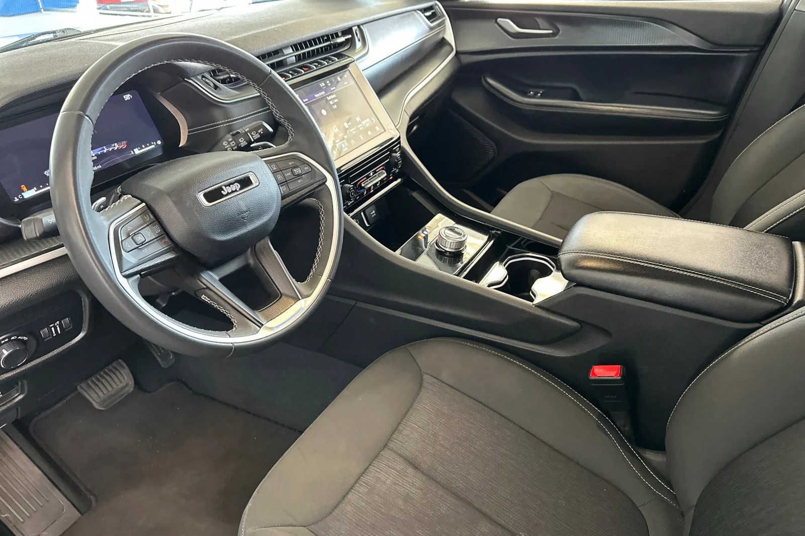 Used 2023 Bright White Clearcoat Jeep Laredo image 10