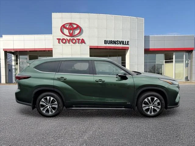 Certified 2025 Toyota Highlander XLE with VIN 5TDKBRCH9SS674558 for sale in Burnsville, Minnesota