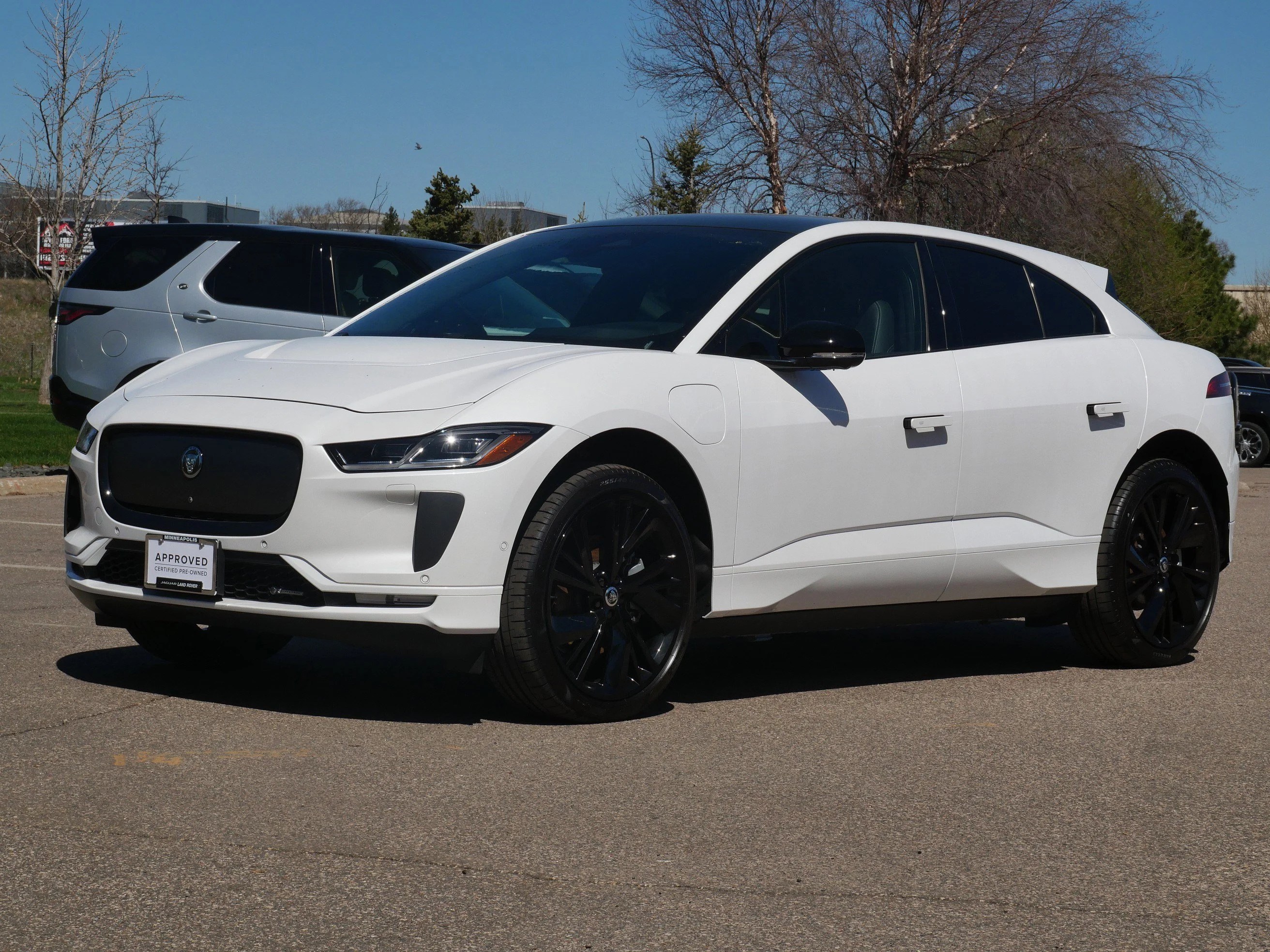 2024 Jaguar I-PACE EV 400 R-Dynamic HSE's photo