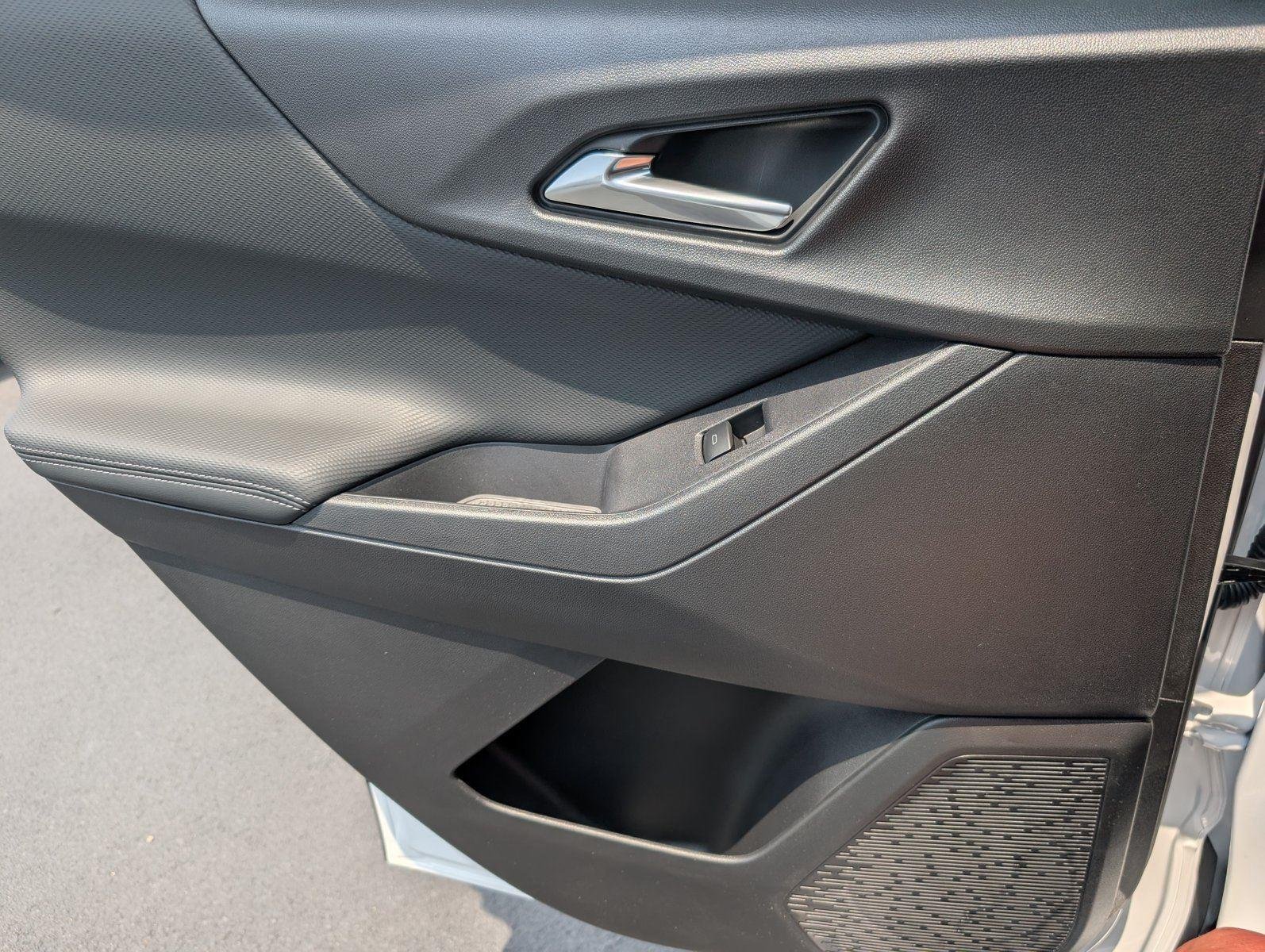 New 2026 Summit White Chevrolet LT image 23