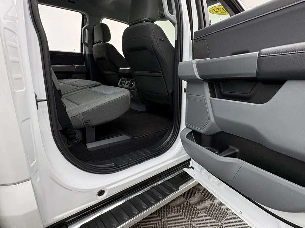 Used 2024 Oxford White Ford XLT image 30