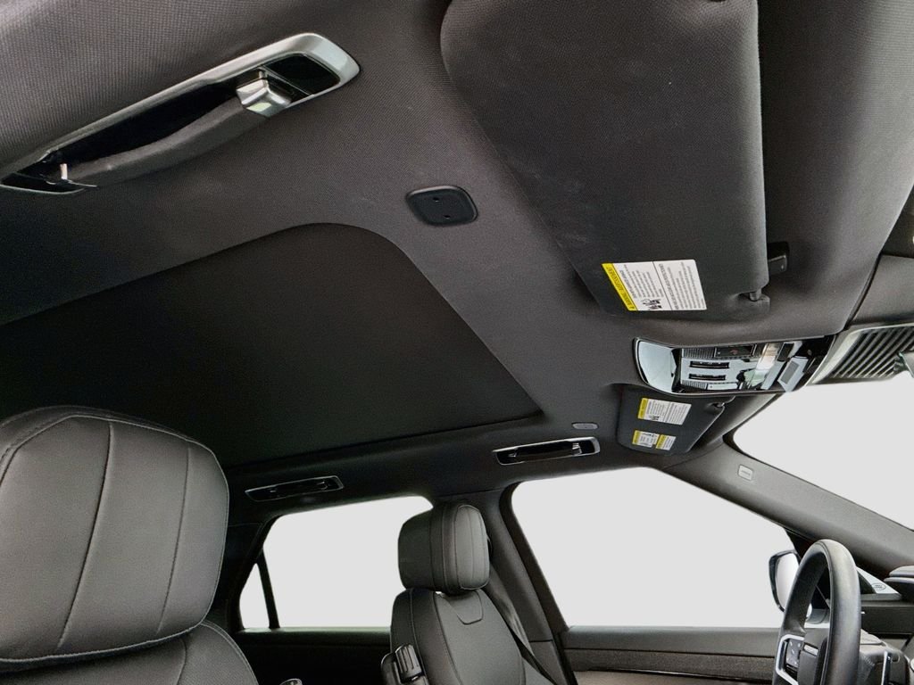 Used 2024 Fuji White Land Rover SE image 16