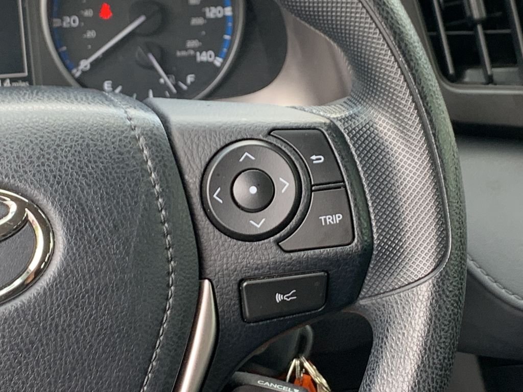 2017 Toyota RAV4 LE - Photo 23
