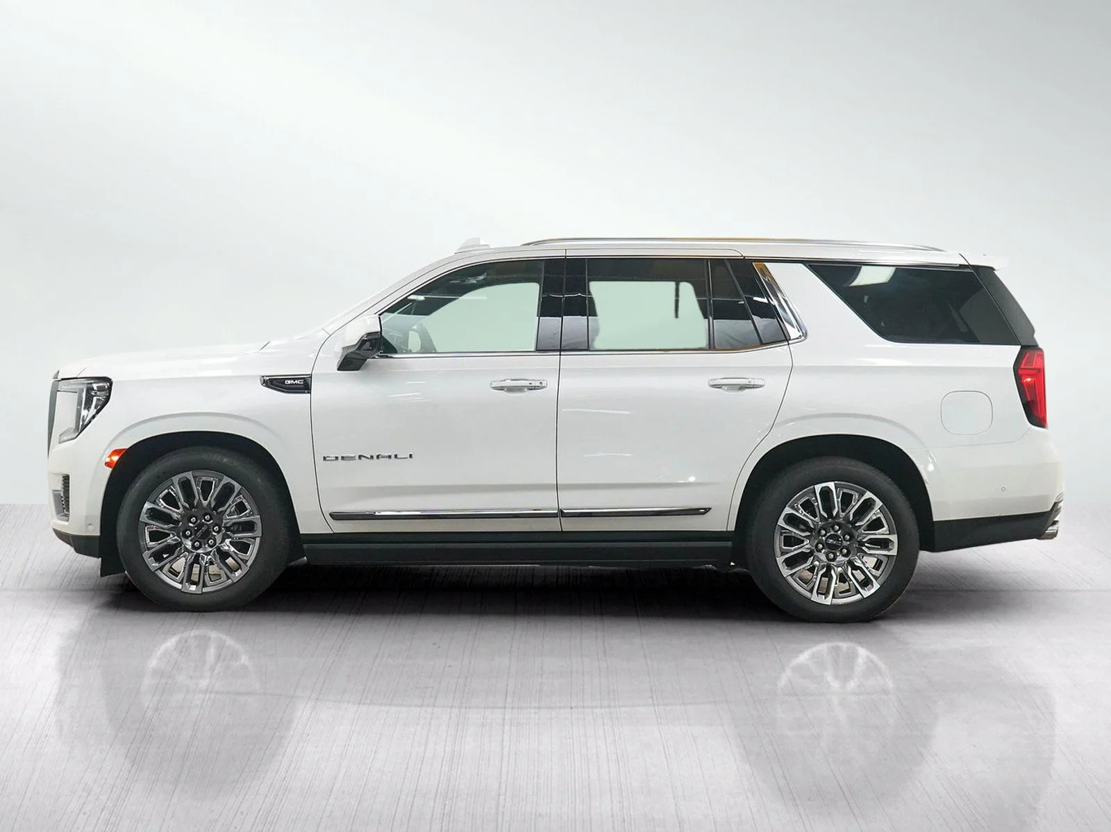 Used 2024 GMC Yukon Denali Ultimate with VIN 1GKS2EKL1RR186572 for sale in Wayzata, Minnesota
