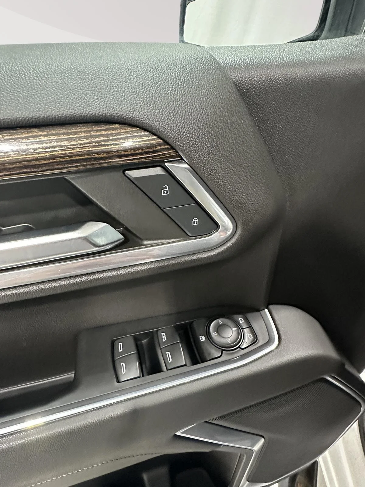 Used 2022 Summit White GMC Elevation image 18