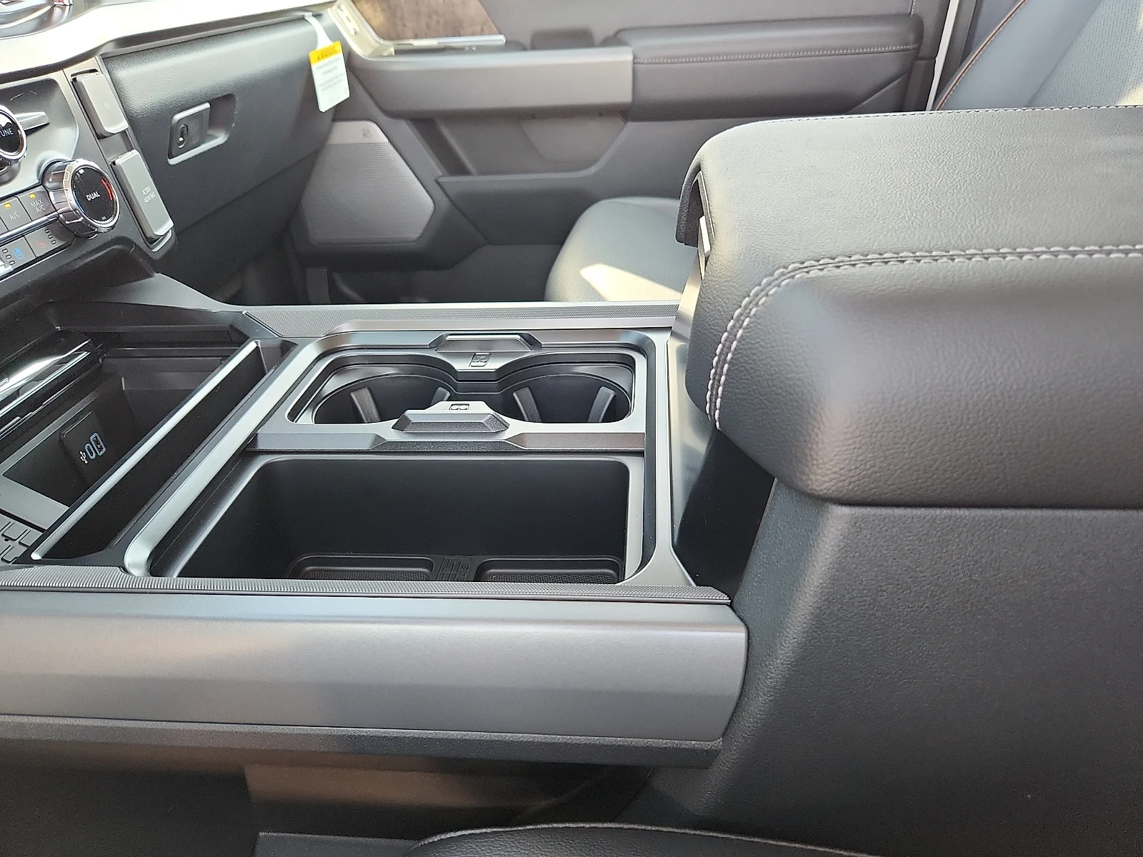 New 2026 Oxford White Ford Lariat image 25