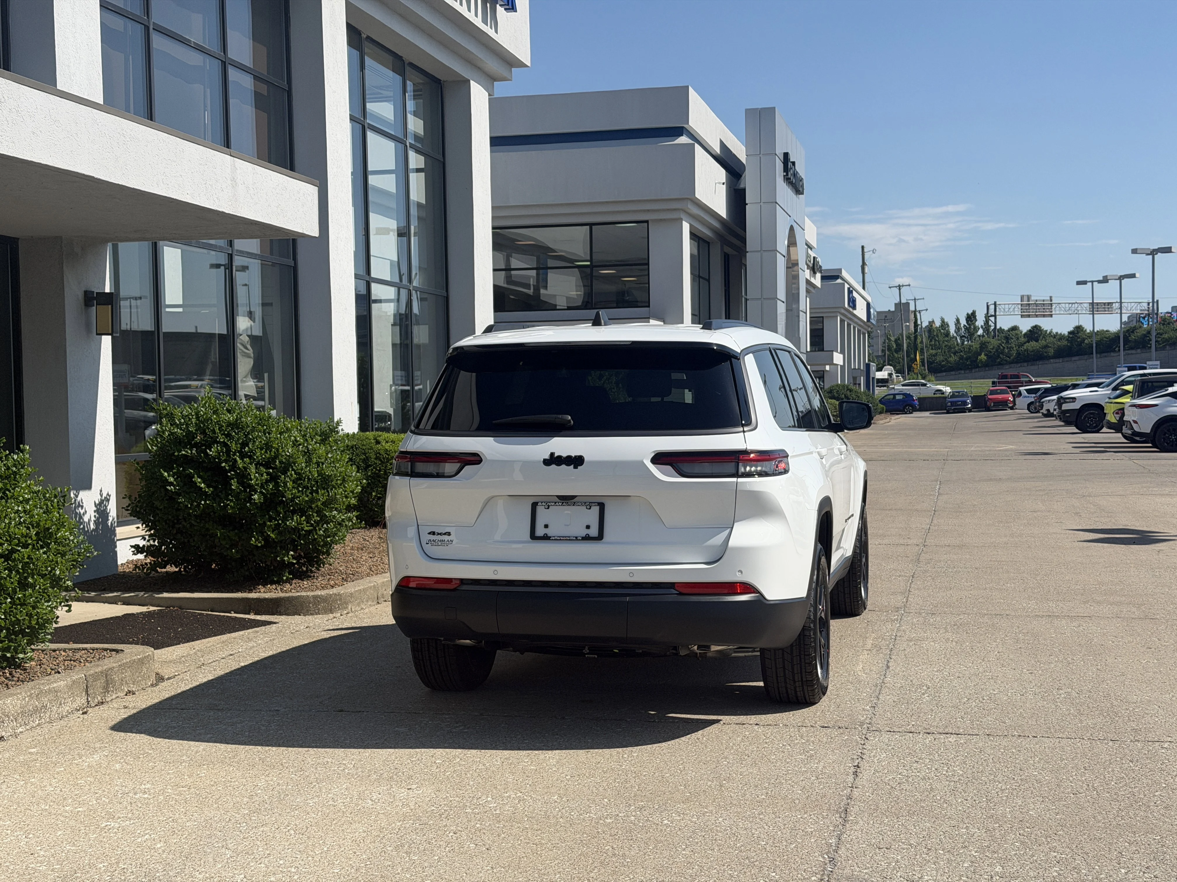 New 2026 Bright White Clear-Coat Exterior Paint Jeep Altitude image 5
