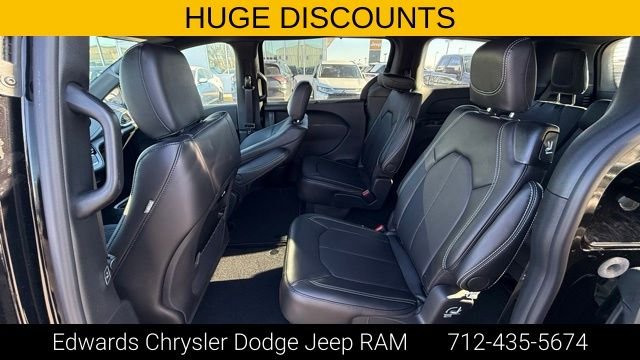 2026 Chrysler Pacifica Select - Photo 25