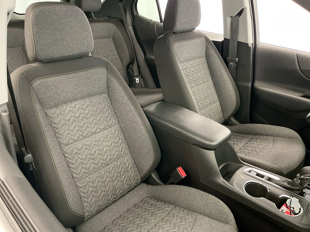 Used 2024 Summit White Chevrolet LT image 27