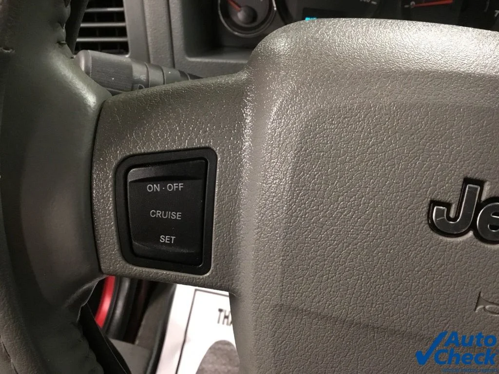 Used 2005 Red Jeep Limited image 44